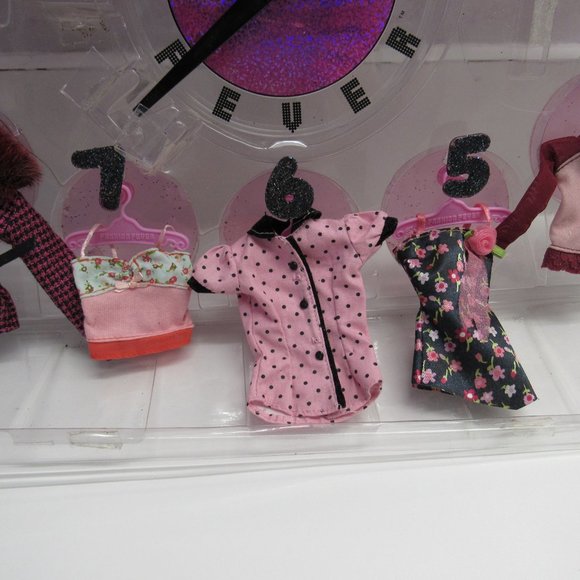 Barbie Fashion Fever Clock - Picture 16 of 16
